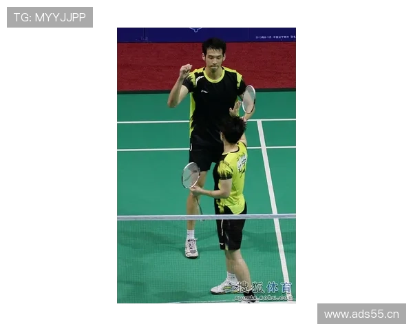 蔡赟退役后住的别墅，羽毛球拍都镶金边了？